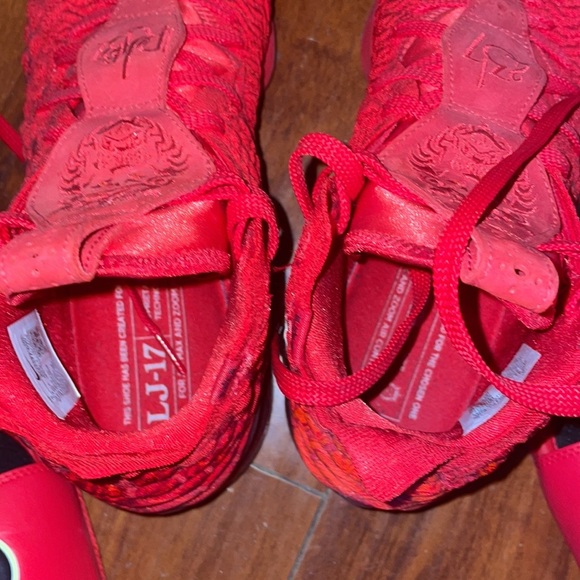 Lebron 17 Red Carpet, size 9 Nike, comes with original box - Picture 5 of 5